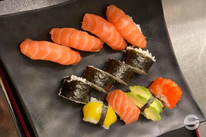 Portion Sushi Saumon Avocat - Lung Wah