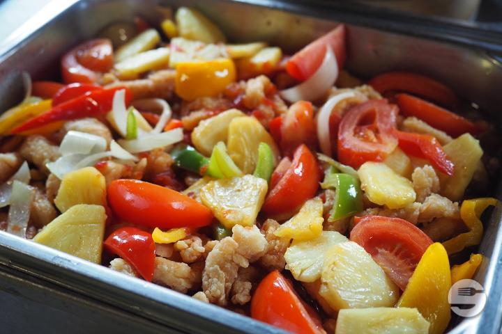 Porc à l’Aigre Doux avec Ananas Frais - Lung Wah