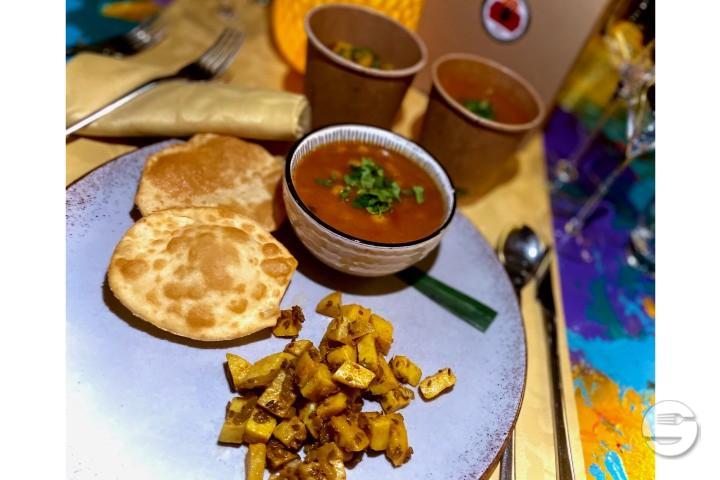 VEGAN THALI: PILI DAAL, BHINDI BAIGAN KA BHARTA & ACHAAR - TABLA - Cucina Indiana & Asiatica