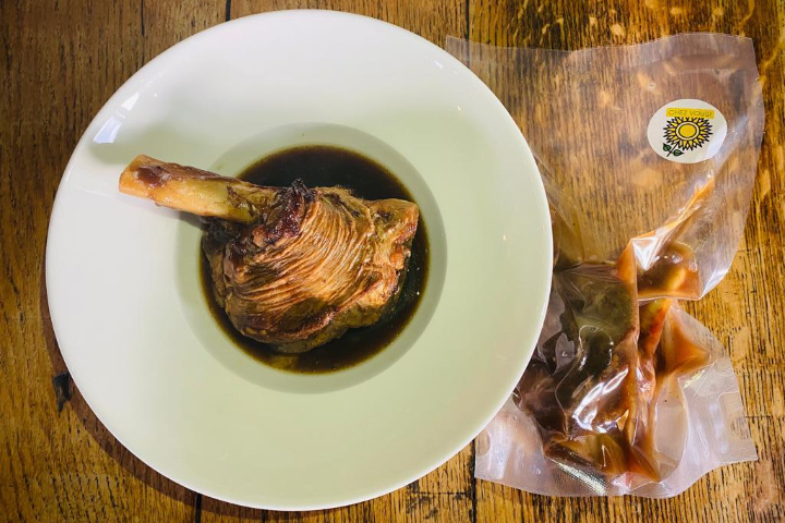 Souris d’Agneau Confite pendant 9 h - Brasserie Belleville