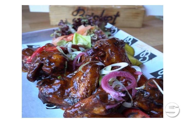 Smoked Chicken Wings incl. Side - Brisket Southern BBQ & Bar