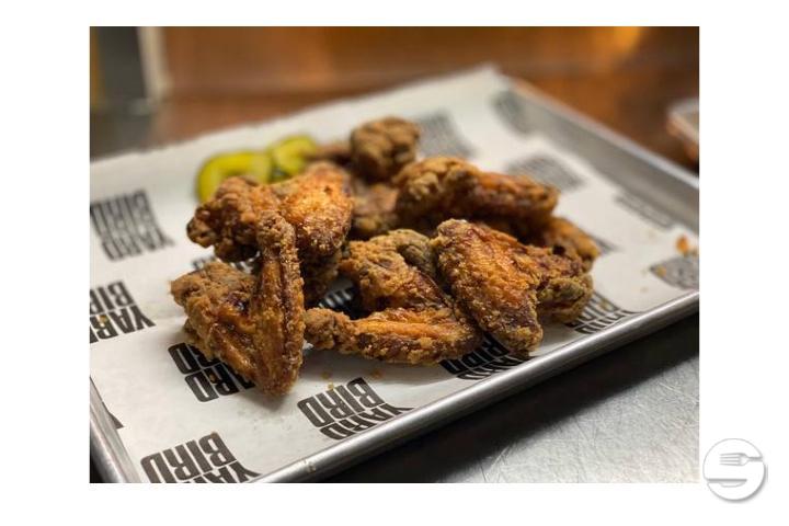 Classic Chicken Wings (inkl. Beilage) - The Bite Gourmet Burger Delivery