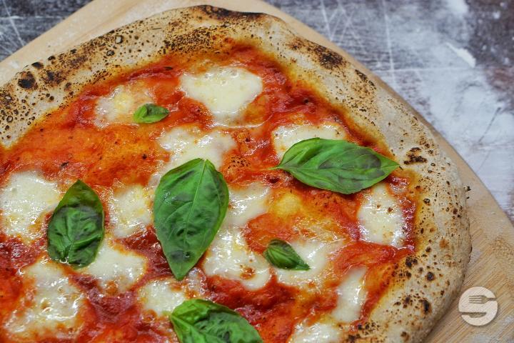 Pizza Margherita - Moderne Trattoria du Bourg