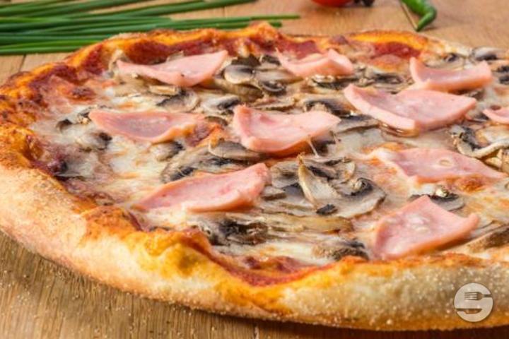 Pizza Jambon Champignons - Moderne Trattoria du Bourg