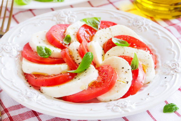 Salade Caprese - Moderne Trattoria du Bourg