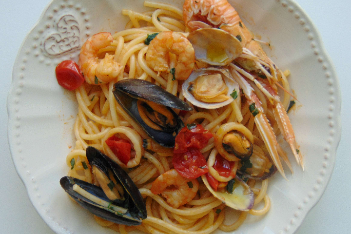 Spaghetti aux Fruits de Mer - Moderne Trattoria du Bourg