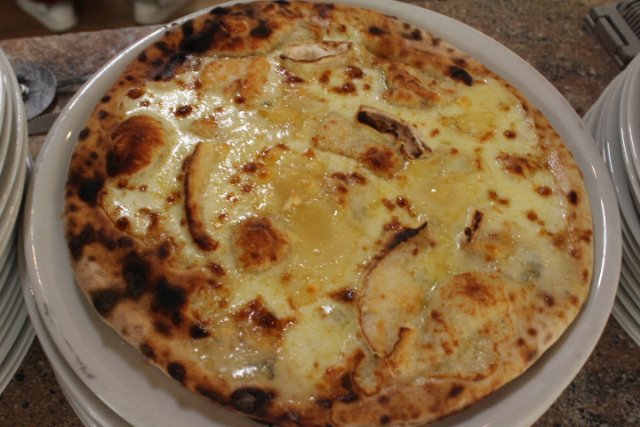 Pizza 4 Formaggi - La Tonnella