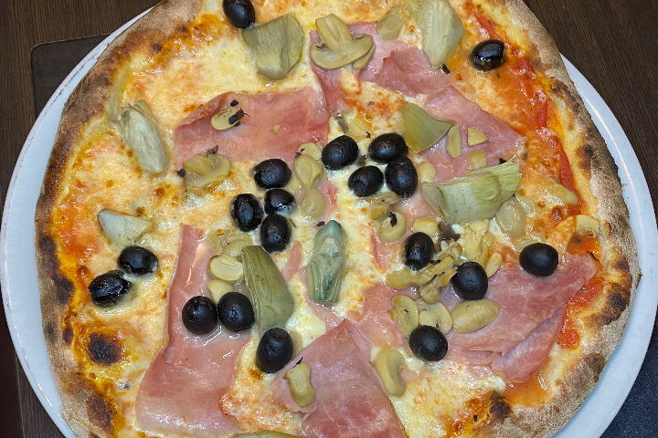 Pizza Capricciosa - La Tonnella