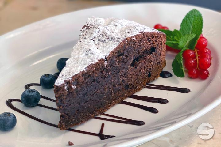 Homemade chocolate cake - ODEON