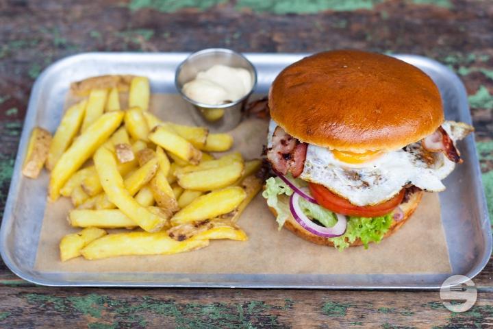 Chicken Club Burger - Grand Cafe Lochergut