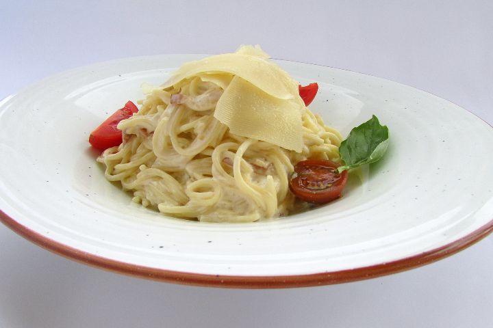 Spaghetti a la carbonara - Lunch & Dinner KLG