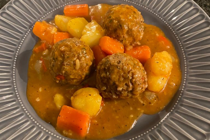 Küfteta po Cherpanski (gedünstete Fleischklösse) - Lunch & Dinner KLG