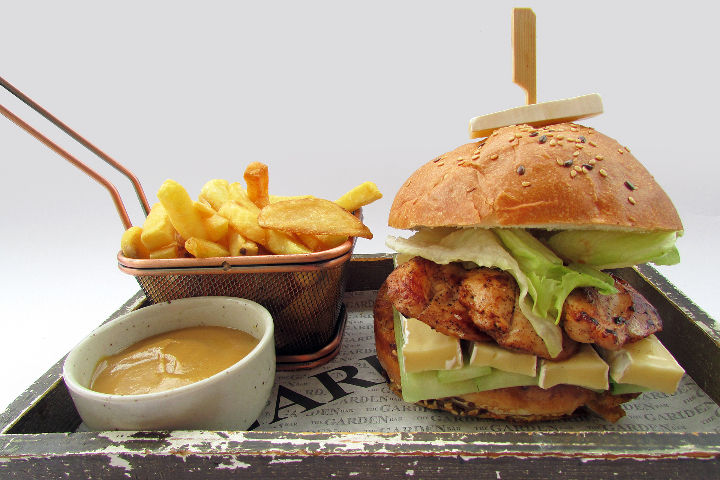 Burger mit Pouletfilet - Lunch & Dinner KLG