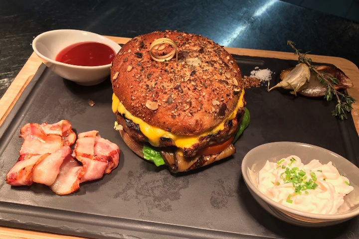 57 grilled cheeseburger - 57° Grill - Château d'Ouchy