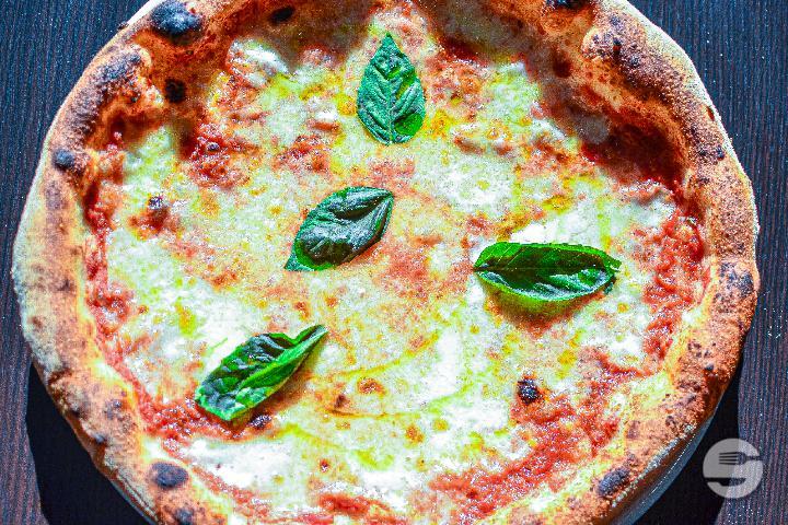 Pizza Margherita - Auberge de Montherod