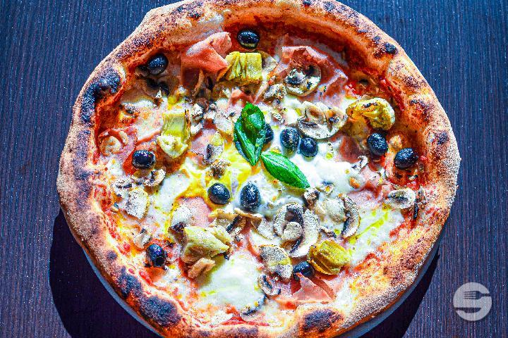 Pizza Capriciosa - Auberge de Montherod