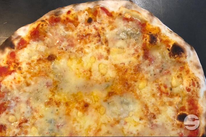 Pizza Quatre Fromages - Derik Kebab