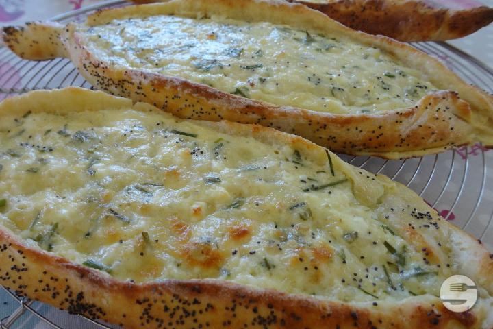 Pide au Fromage - Derik Kebab
