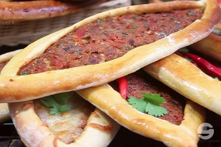 Pide à la Viande Hachée - Derik Kebab