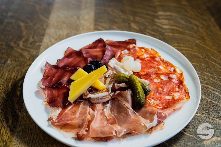 Zurich style cured meat plate - Helvetia