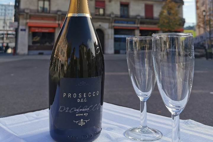 Prosecco, D.O.C, extra Dry - Thai Family