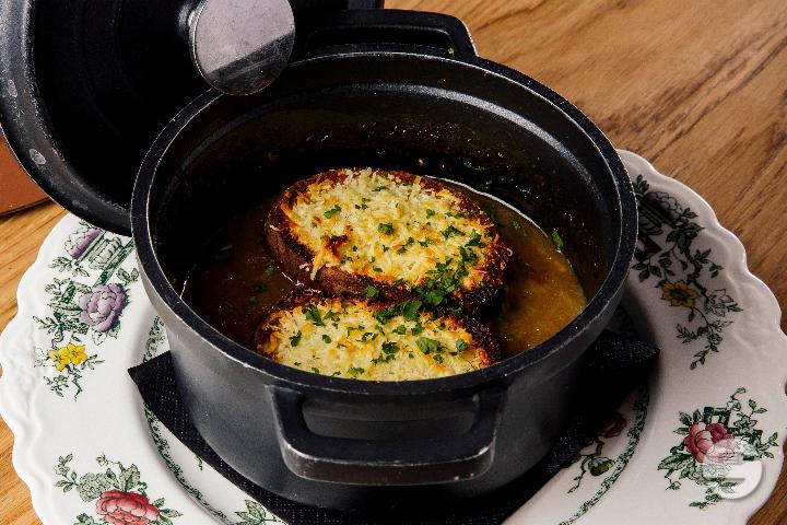 Onion Soup and Cheese Toasts - Bistrot Métropole