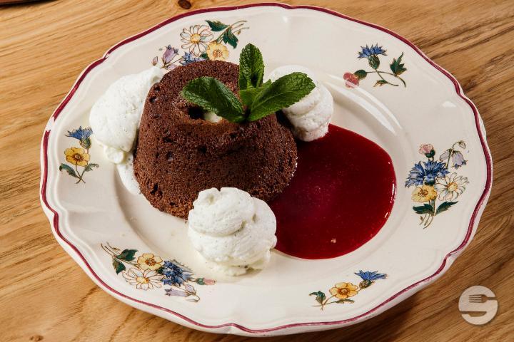 Molten Chocolate Cake - Bistrot Métropole