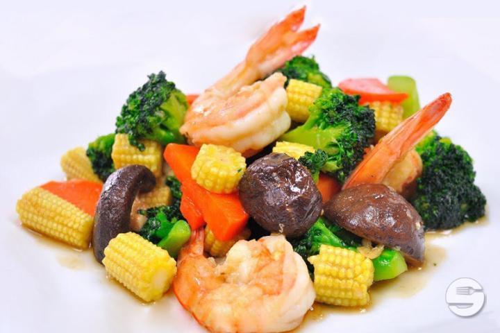 Garlic Shrimps Stir-Fry with Rice - Hello Bangkok