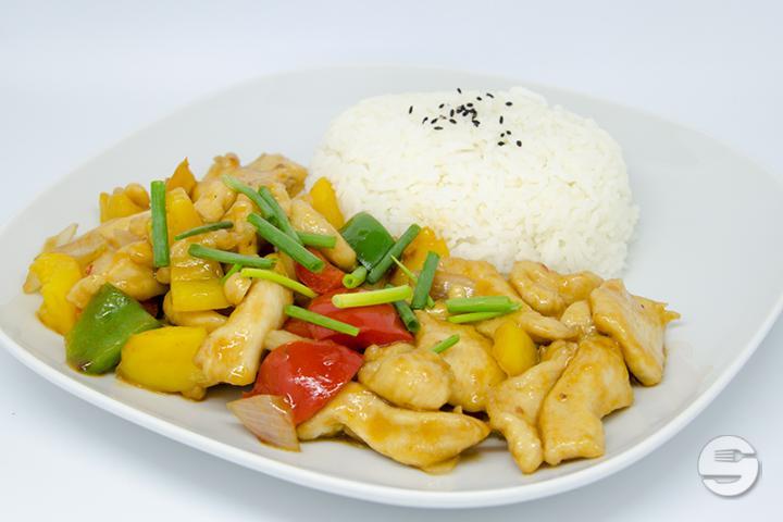 Chicken with Cashew Nuts and Rice - Hello Bangkok