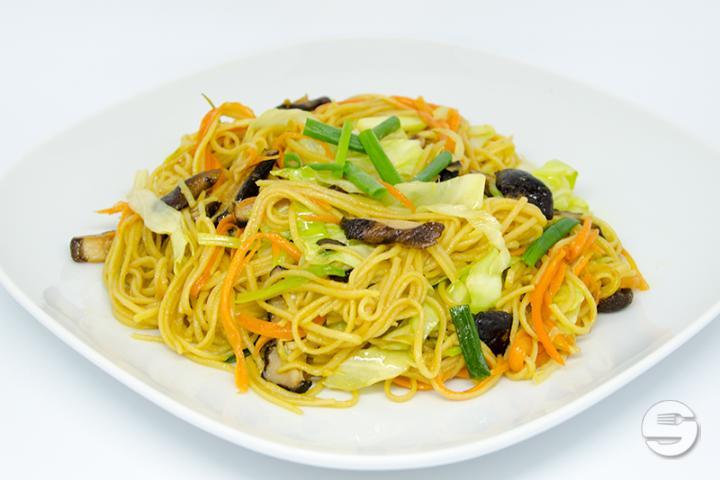 Yellow Noodles with Vegetables - Hello Bangkok