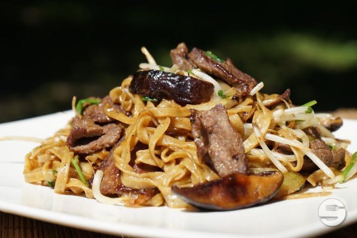 Yellow Noodles with Beef - Hello Bangkok