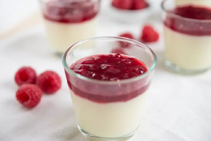 Panna Cotta avec Coulis Fruits Rouges - Le Cinq