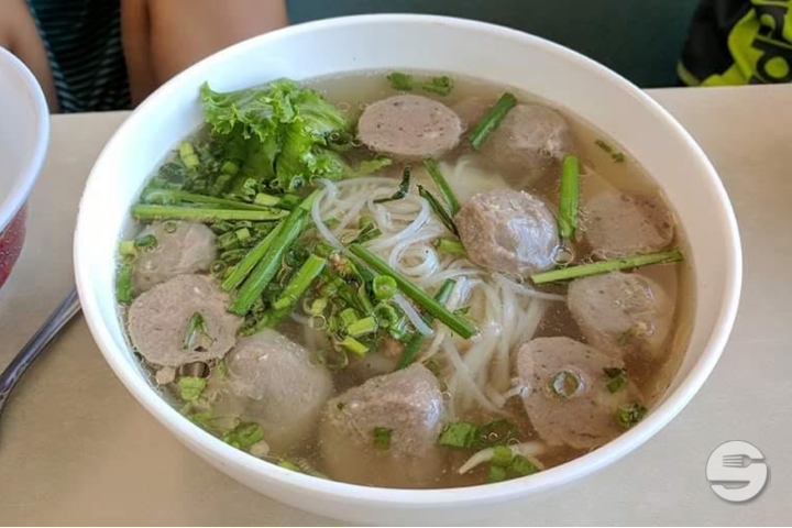 Rice noodle soup with beef balls - Rice & More
