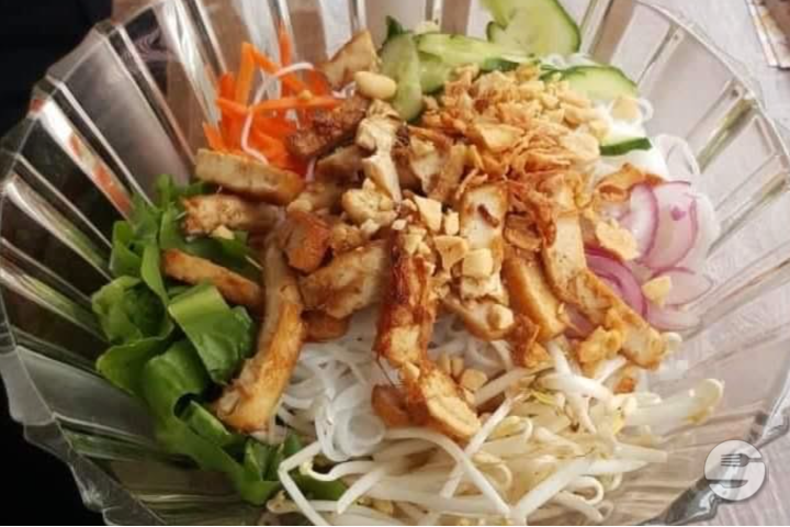 Rice noodle soup with chicken - Rice & More