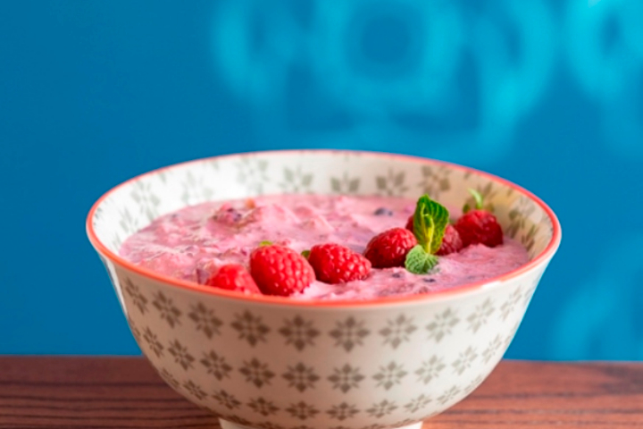 Birchermüesli mit Beeren - Food Market Bahnhof Bern
