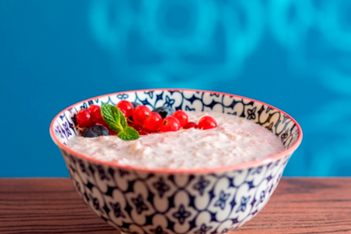 Birchermüesli mit Waldbeeren - Food Market Bahnhof Bern