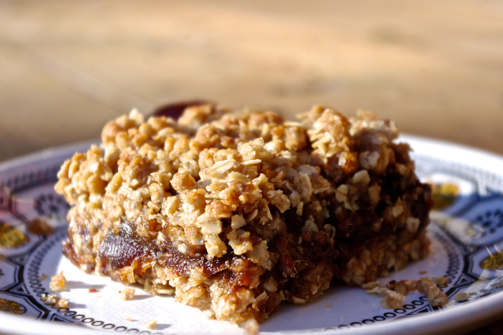 Crumble Aux Dattes Fraîches - Yam'Mamia