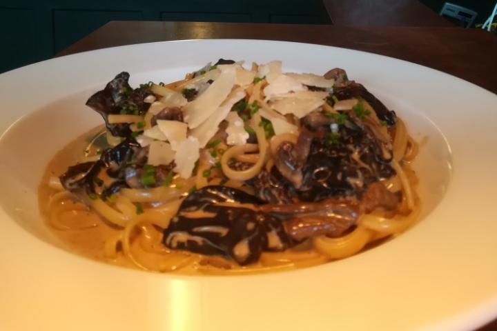 Linguines sauce forestière - Union Restaurant du Théatre