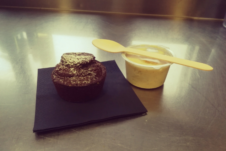 FONDANT AU CHOCOLAT ET GLACE VANILLE - Union Restaurant du Théatre