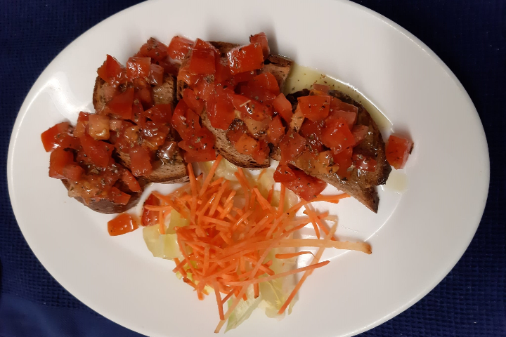 Bruschetta al pomodoro - Ristorante Pizzeria Pulcinella