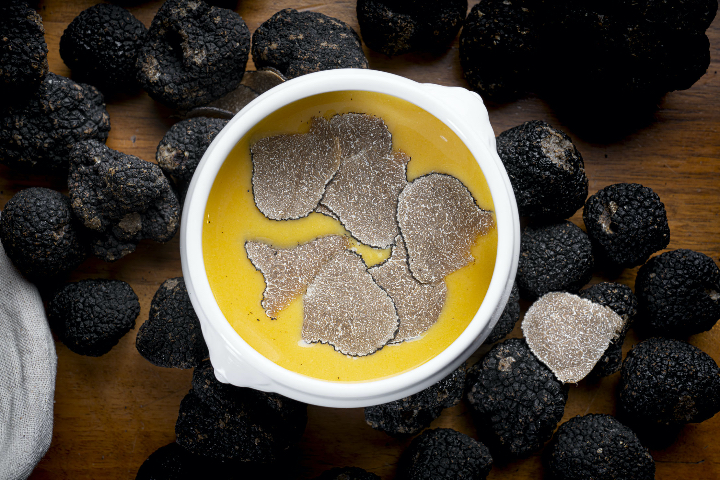 Velouté butternut et lamelles de truffes noires - Le Bistrot le Lion d'Or