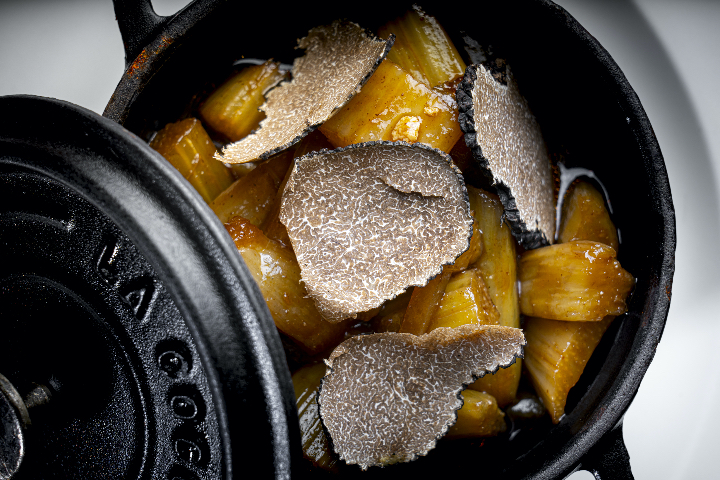 Cardons Genevois « AOC » de chez Gallay, jus légèrement truffé "tuber uncinatum" - Le Bistrot le Lion d'Or