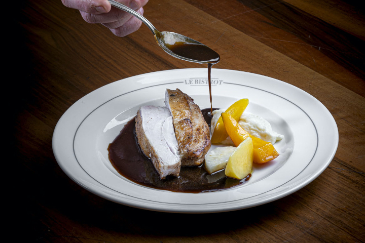 Suprême de volaille fermière, jus au poivre de sarawak - Le Bistrot le Lion d'Or
