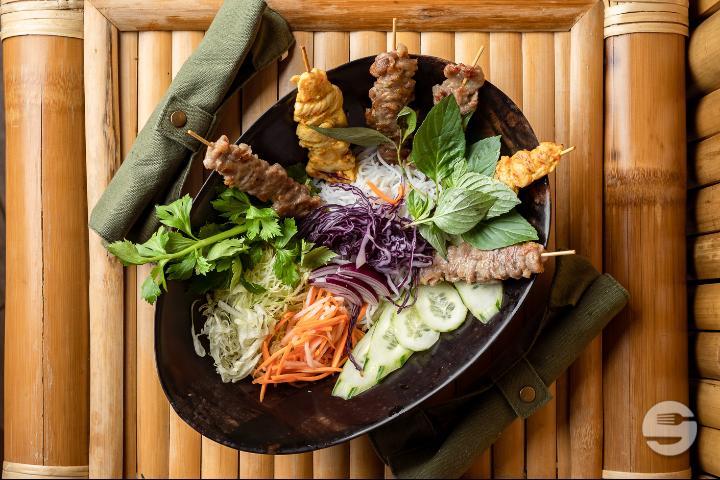 1.16 Brochettes de Poulet Grillées à la Sauce Saté - Nguyen - Saveurs du Vietnam