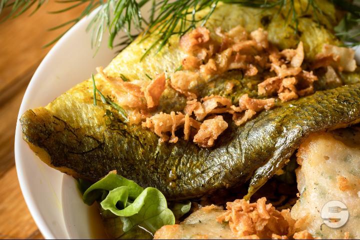 2.12 Filet de Dorade Grillé Servi avec Deux Saucisses de Crevettes Maison - Nguyen - Saveurs du Vietnam