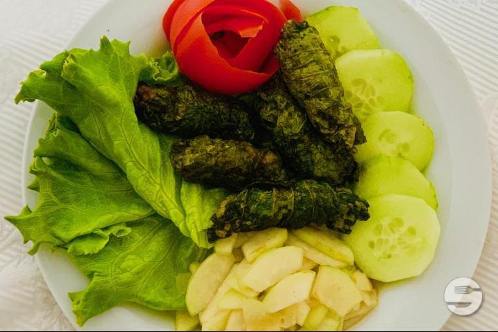 2.14 Boulettes de Boeuf Roulées dans une Herbe Parfumée "Lá Lốt" Puis Grillées - Nguyen - Saveurs du Vietnam