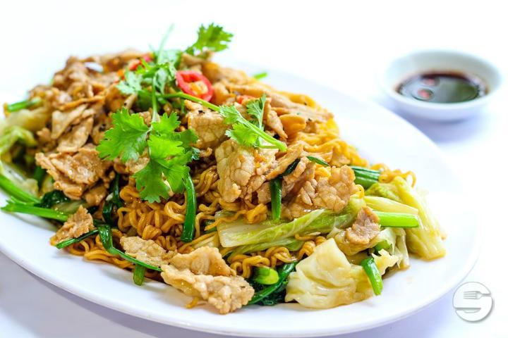 2.18 Nouilles Plates Sautées - Nguyen - Saveurs du Vietnam