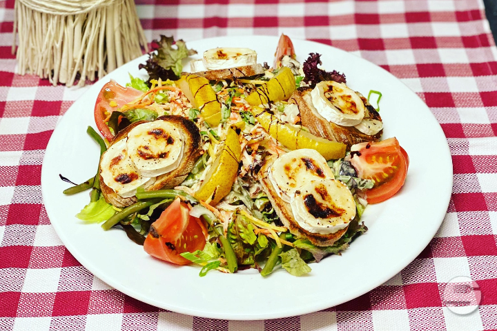 Salade de Chèvre Chaud - Le Bouchon