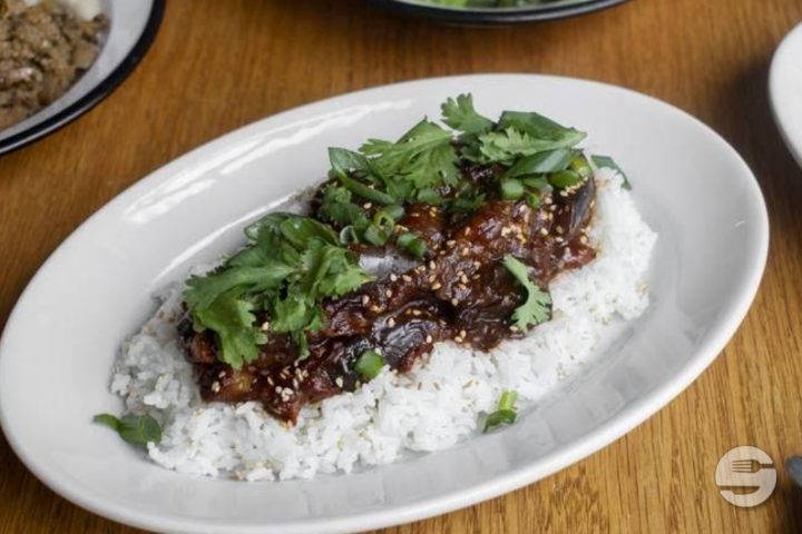 Spicy Karamellisierte Aubergine - NENI Zürich