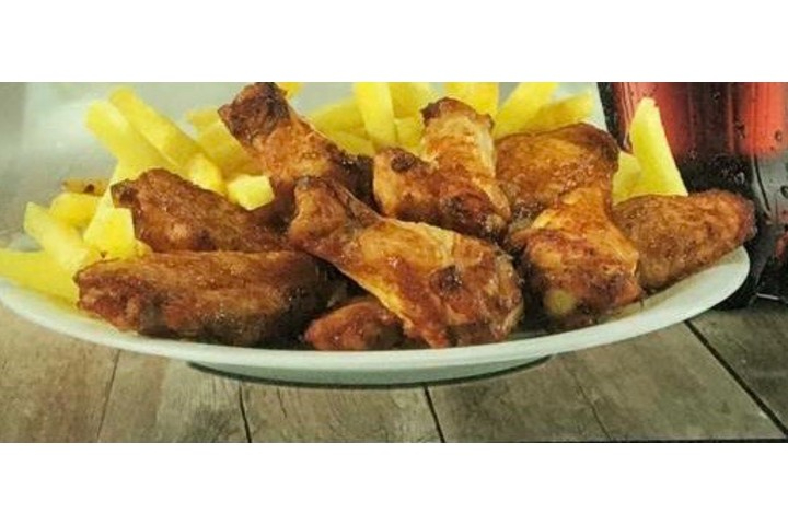 Chicken wings with salad - Andromeda Pizza & Kebab